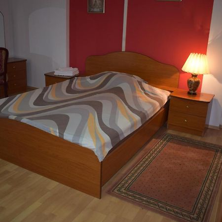 Klara'S Apartment Ниш Екстер'єр фото