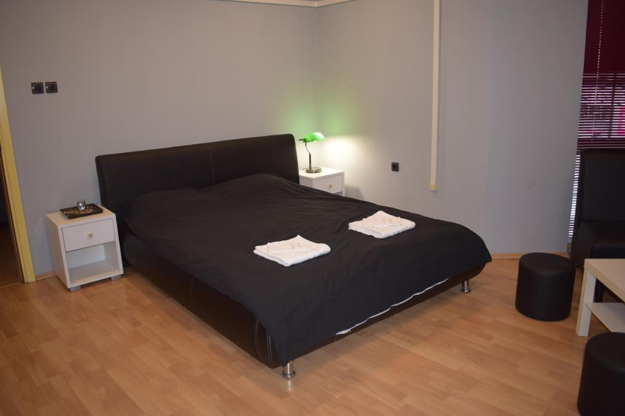 Klara'S Apartment Ниш Екстер'єр фото